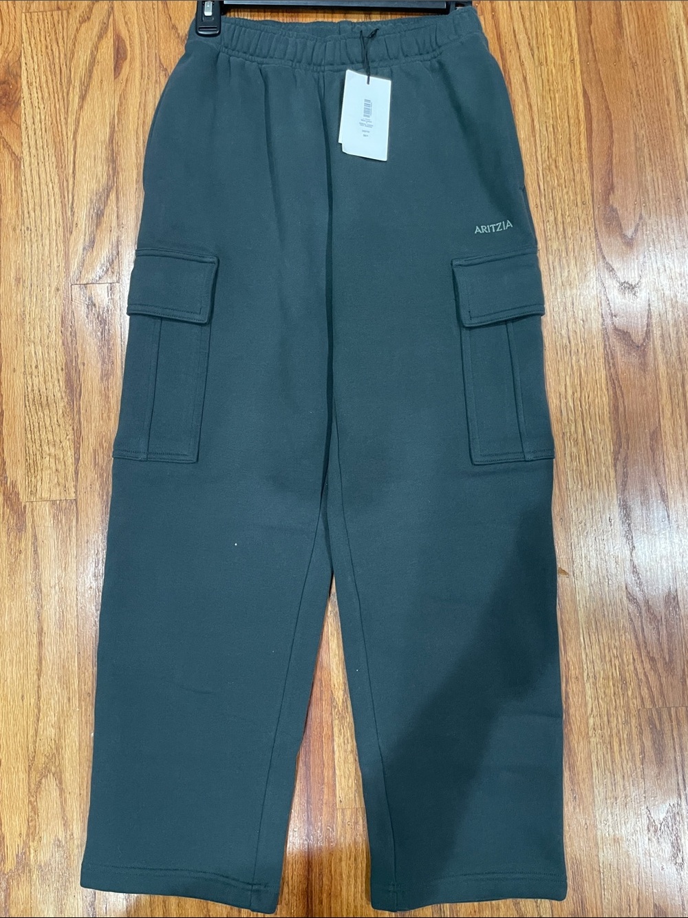 Aritzia Cargo Sweatpants in Forest Green